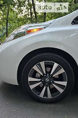 Хэтчбек Nissan Leaf 2013 в Днепре