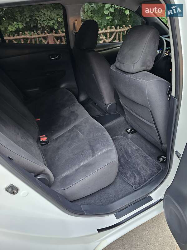 Хетчбек Nissan Leaf 2013 в Дніпрі