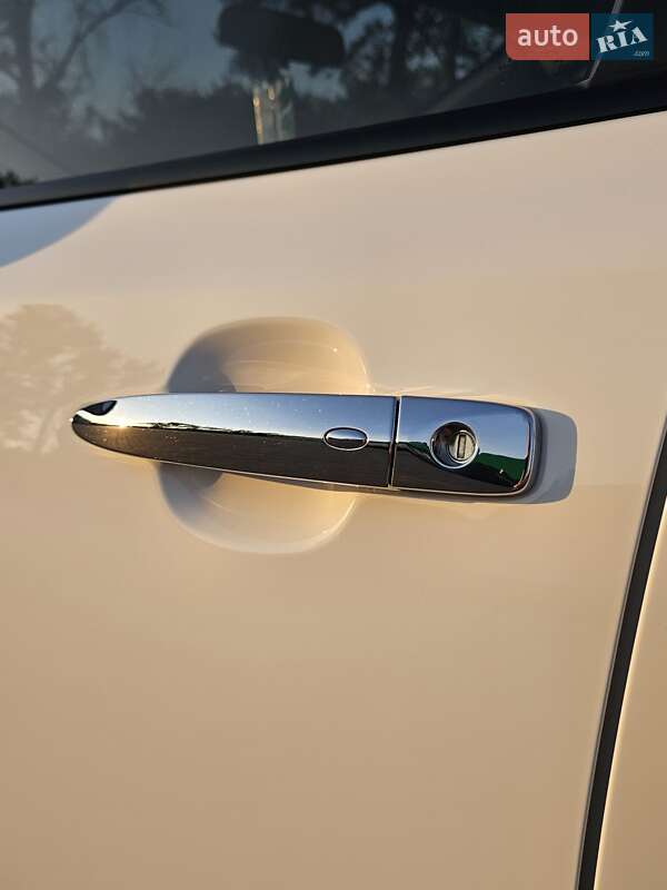 Хетчбек Nissan Leaf 2013 в Дніпрі