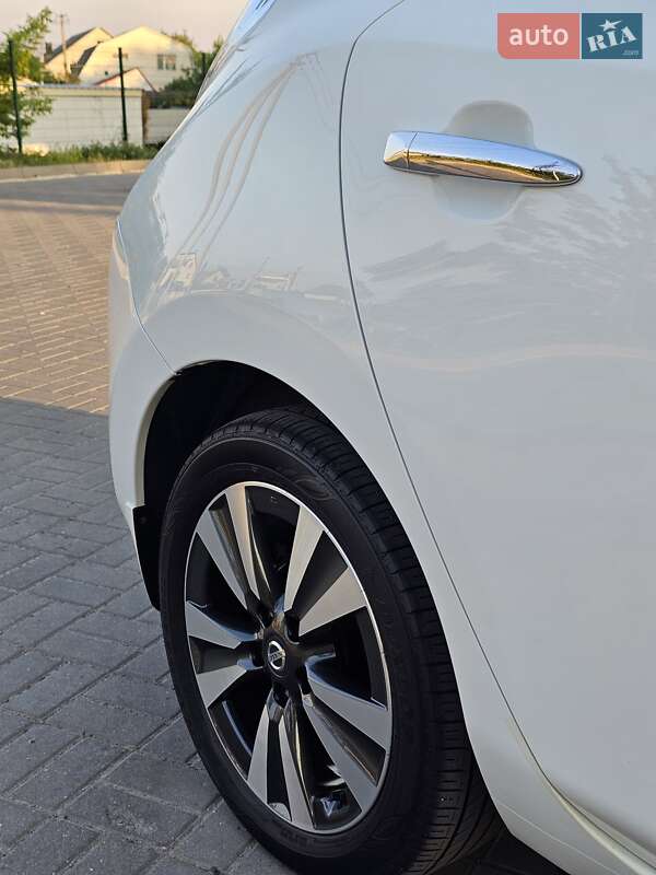 Хетчбек Nissan Leaf 2013 в Дніпрі