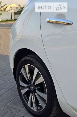 Хэтчбек Nissan Leaf 2013 в Днепре