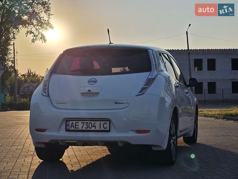 Хетчбек Nissan Leaf 2013 в Дніпрі