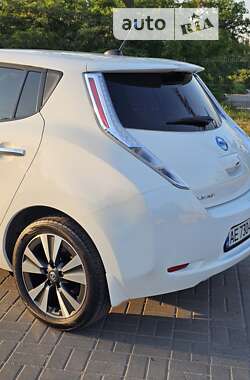 Хэтчбек Nissan Leaf 2013 в Днепре