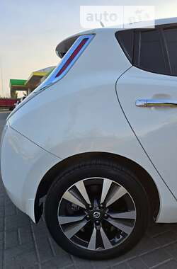 Хэтчбек Nissan Leaf 2013 в Днепре