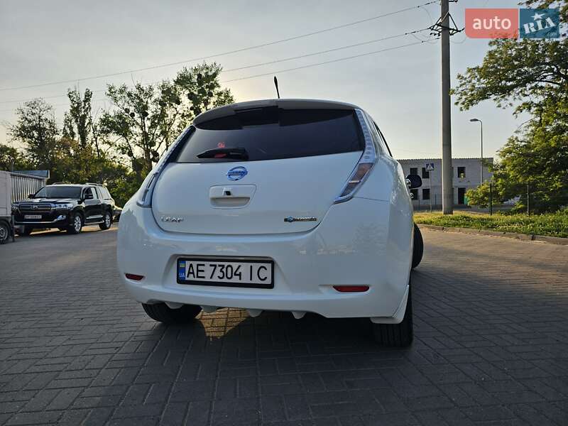 Хетчбек Nissan Leaf 2013 в Дніпрі