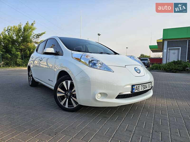 Хетчбек Nissan Leaf 2013 в Дніпрі