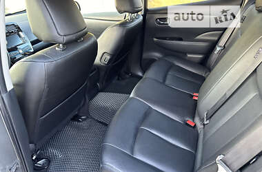 Хэтчбек Nissan Leaf 2015 в 