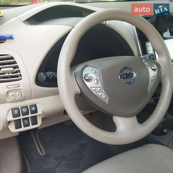 Хэтчбек Nissan Leaf 2013 в Ивано-Франковске