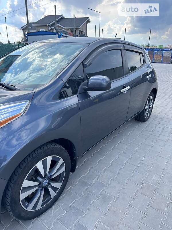 Хэтчбек Nissan Leaf 2013 в Киеве