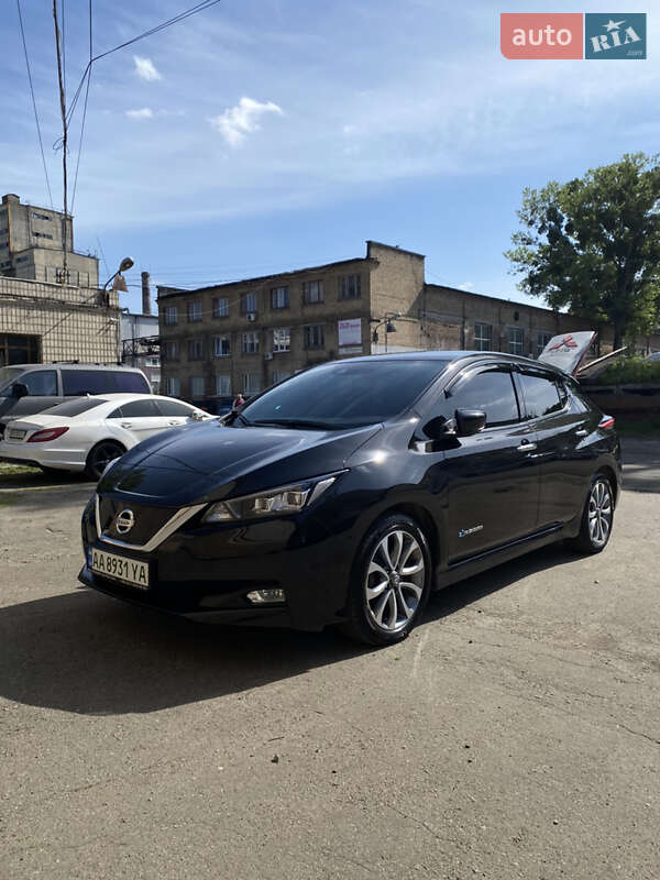 Хетчбек Nissan Leaf 2018 в Києві