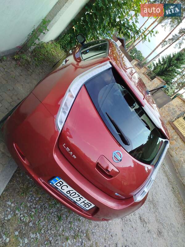 Хэтчбек Nissan Leaf 2014 в Львове