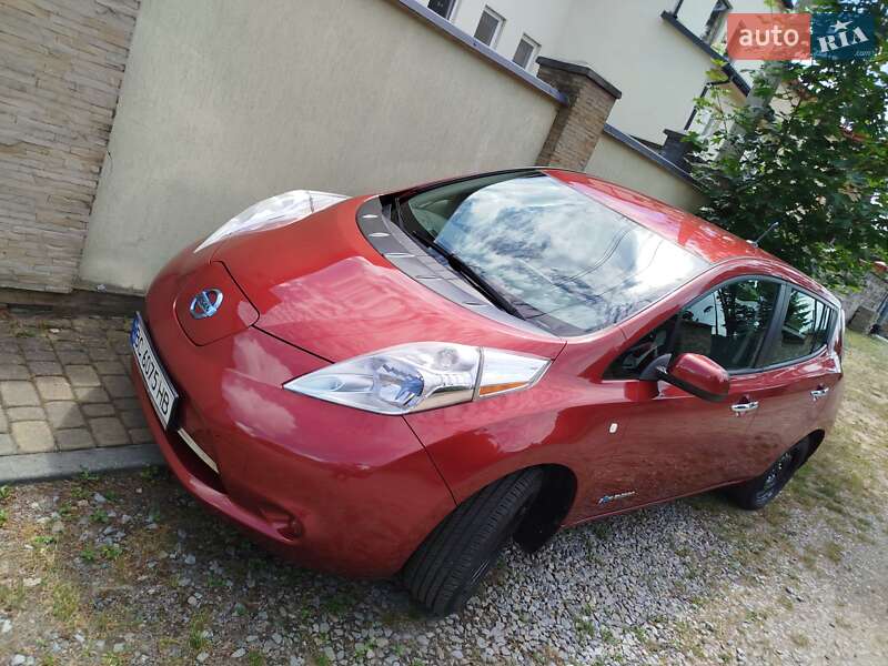 Хэтчбек Nissan Leaf 2014 в Львове