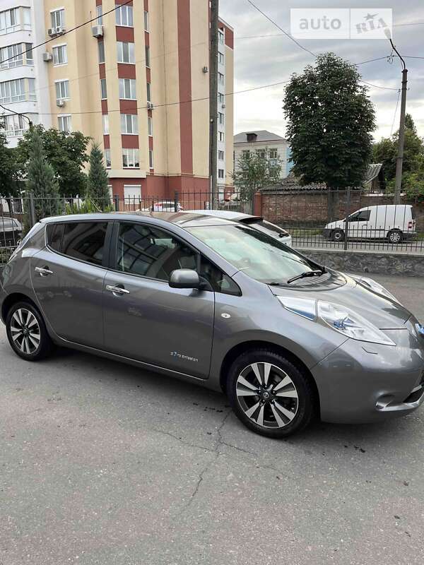 Хетчбек Nissan Leaf 2015 в Кременчуці