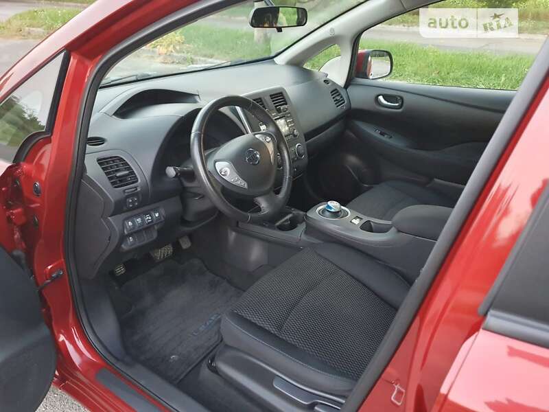 Хэтчбек Nissan Leaf 2015 в Днепре