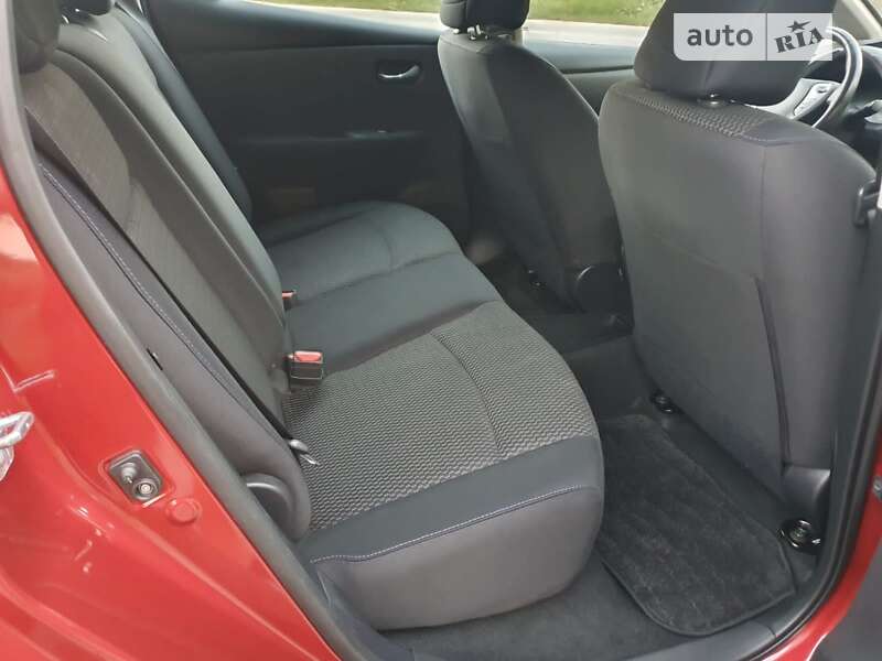 Хэтчбек Nissan Leaf 2015 в Днепре