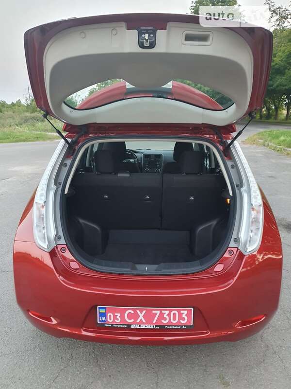 Хэтчбек Nissan Leaf 2015 в Днепре