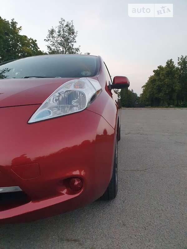 Хэтчбек Nissan Leaf 2015 в Днепре