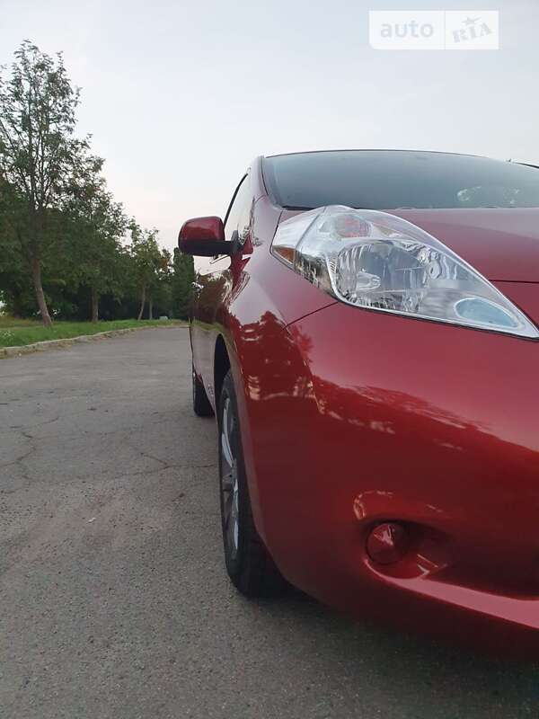 Хэтчбек Nissan Leaf 2015 в Днепре