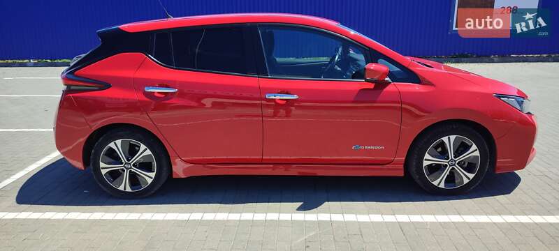 Хетчбек Nissan Leaf 2018 в Долині