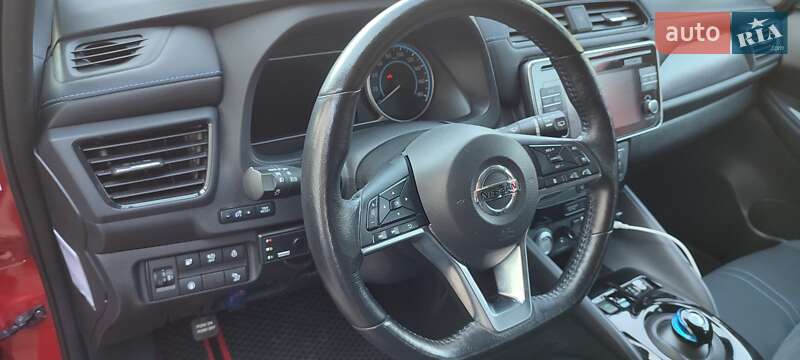 Хетчбек Nissan Leaf 2018 в Долині