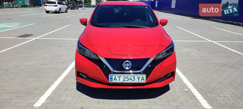 Хетчбек Nissan Leaf 2018 в Долині