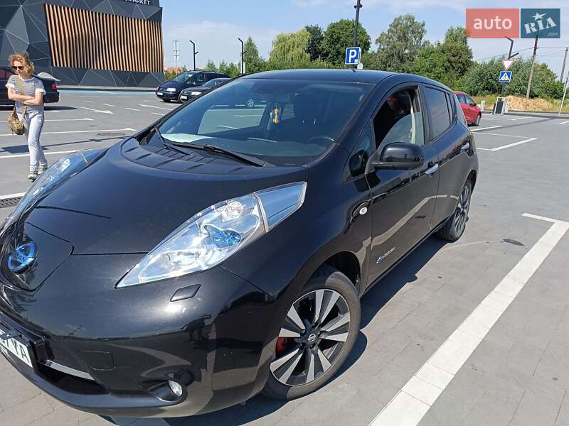 Хэтчбек Nissan Leaf 2015 в Луцке