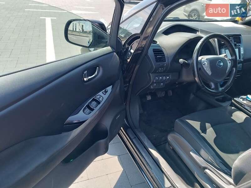 Хэтчбек Nissan Leaf 2015 в Луцке