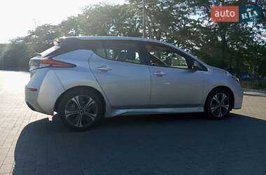 Хэтчбек Nissan Leaf 2021 в 