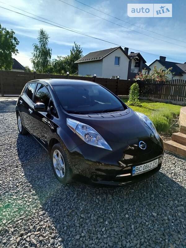 Хэтчбек Nissan Leaf 2015 в 