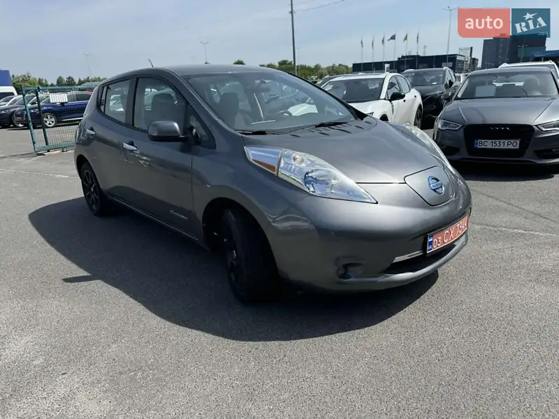 Хэтчбек Nissan Leaf 2015 в 