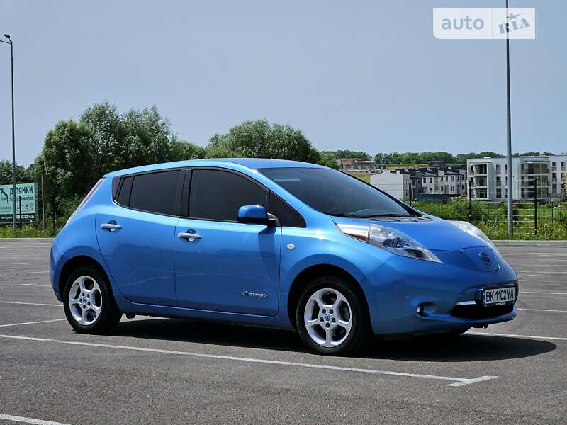 Хэтчбек Nissan Leaf 2010 в Ровно