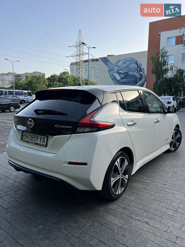 Хэтчбек Nissan Leaf 2017 в Одессе