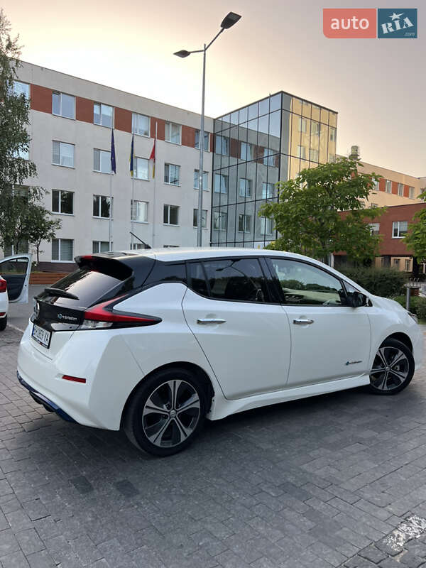 Хэтчбек Nissan Leaf 2017 в Одессе