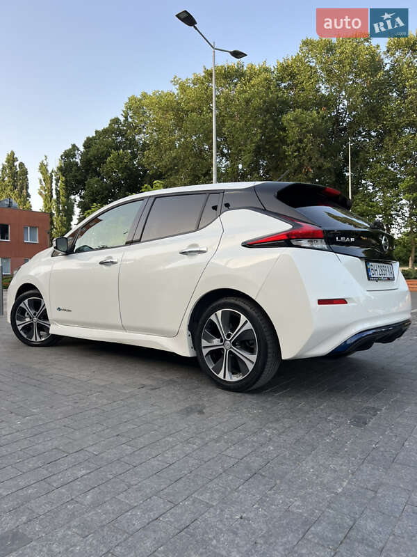 Хэтчбек Nissan Leaf 2017 в Одессе