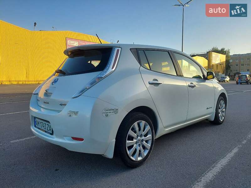 Хэтчбек Nissan Leaf 2015 в Житомире