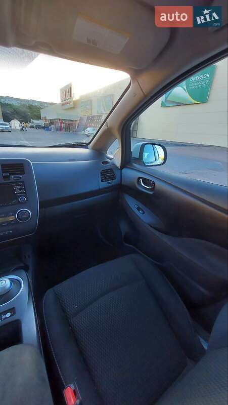 Хэтчбек Nissan Leaf 2015 в Житомире