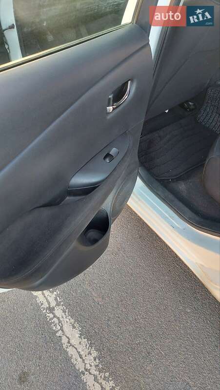 Хэтчбек Nissan Leaf 2015 в Житомире