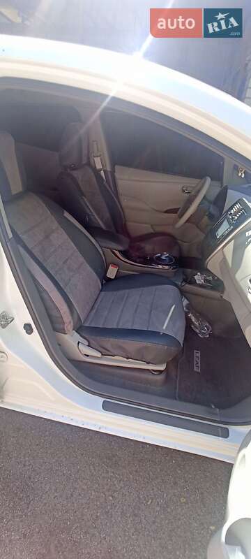Хэтчбек Nissan Leaf 2012 в Каменке фото 11 Хэтчбек Nissan Leaf 2012 в Каменке