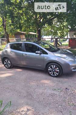 Хэтчбек Nissan Leaf 2013 в Вишневом