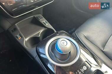 Хетчбек Nissan Leaf 2015 в 