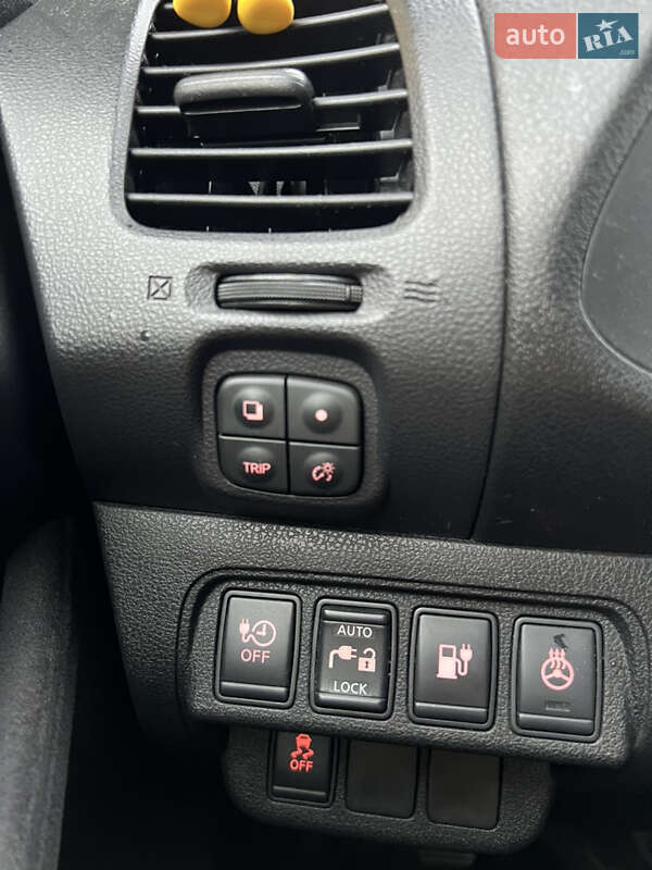 Хэтчбек Nissan Leaf 2013 в Винниках