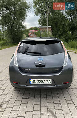 Хэтчбек Nissan Leaf 2013 в 