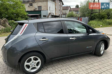 Хэтчбек Nissan Leaf 2013 в 