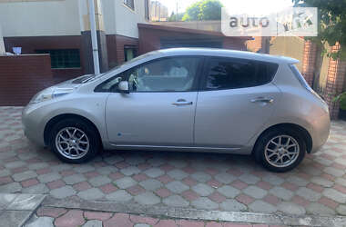 Хэтчбек Nissan Leaf 2011 в Черновцах