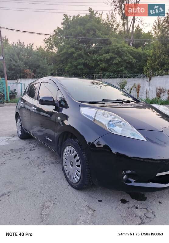 Хетчбек Nissan Leaf 2013 в 