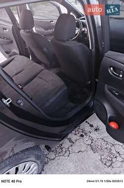 Хетчбек Nissan Leaf 2013 в 