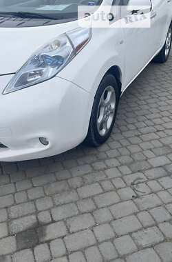 Хетчбек Nissan Leaf 2011 в Чернівцях