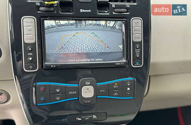 Хэтчбек Nissan Leaf 2012 в 