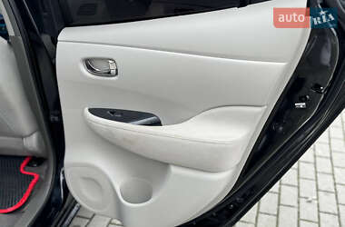 Хэтчбек Nissan Leaf 2012 в 