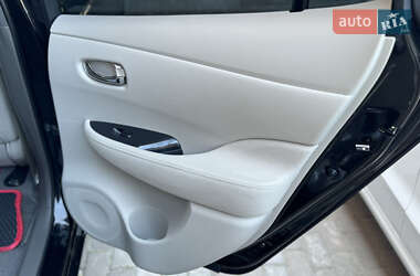 Хэтчбек Nissan Leaf 2012 в 